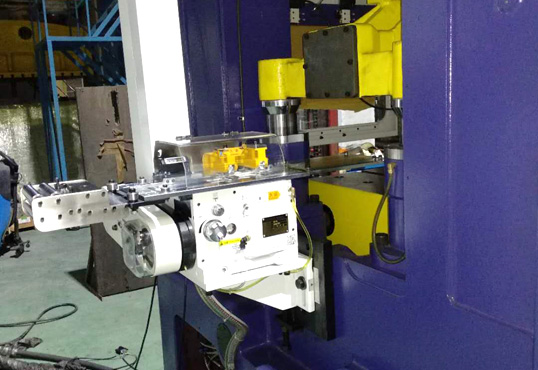 在應用沖床送料機時，需具備的安全設施有哪些?