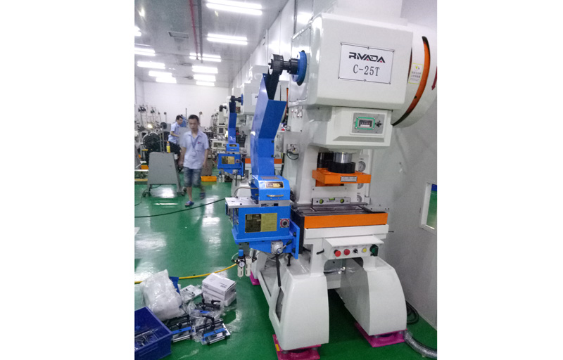 送料機(jī) 送料機(jī)